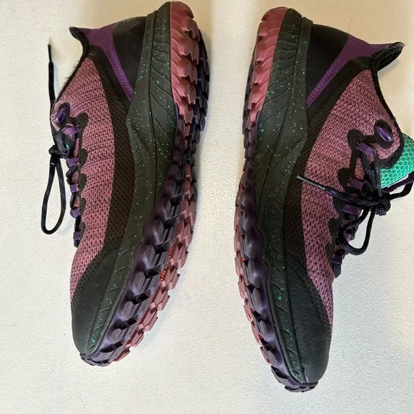 Merrell Women’s Hiking Shoes. Size 9.5. EUC. Smoke-free and pet-friendly home. - Picture 2 of 4